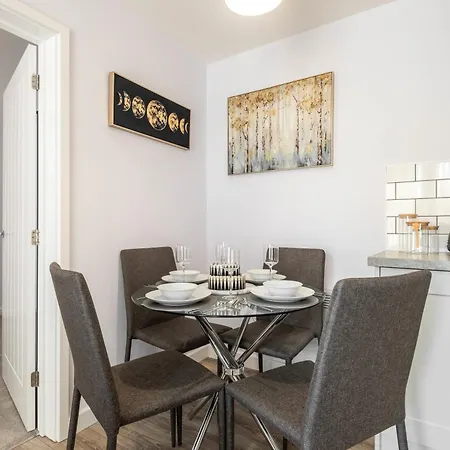 דירה Lovely 2 Bedroom In