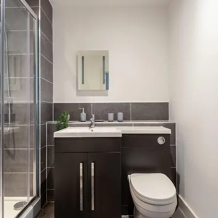 Lovely 2 Bedroom In Apartment York