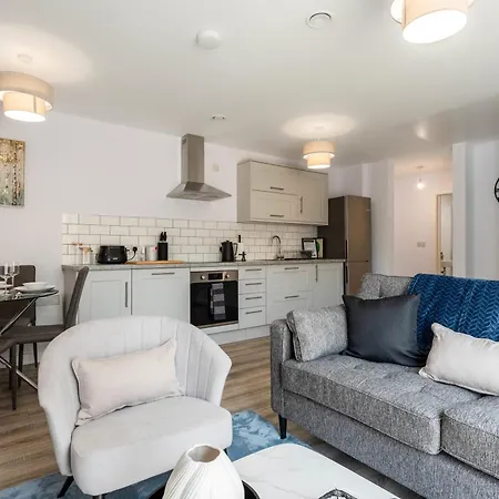 Lovely 2 Bedroom In Apartment York