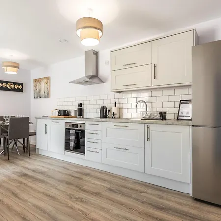 Апартаменты Lovely 2 Bedroom In